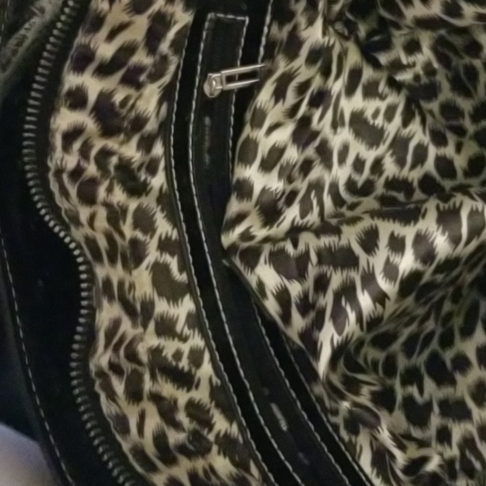 Guess purse - Picture 6 of 16